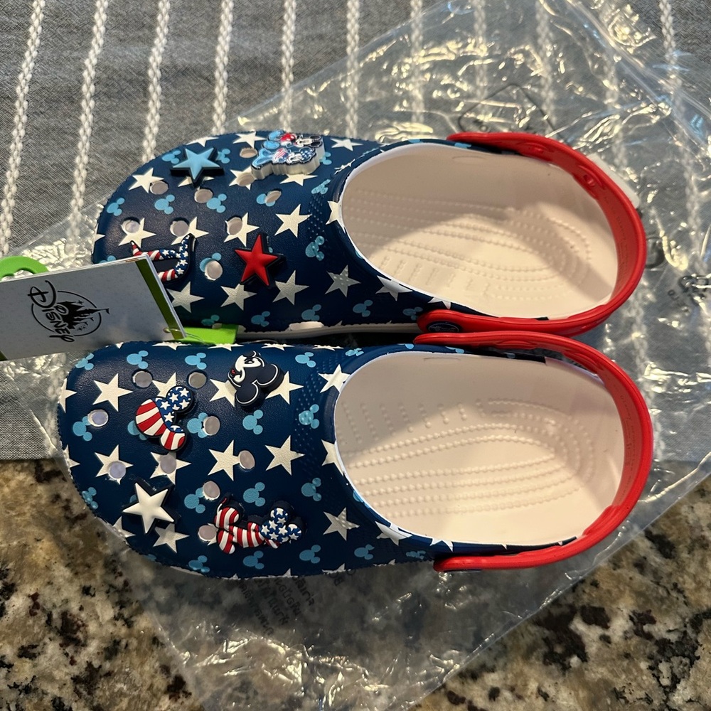 NWT CROCS Disney Mickey Patriotic M6/W8 - Picture 2 of 4